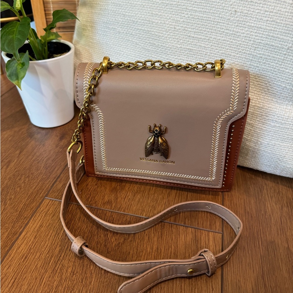 Vessana Gahon Vintage-style Gold Bee Crossbody Handbag